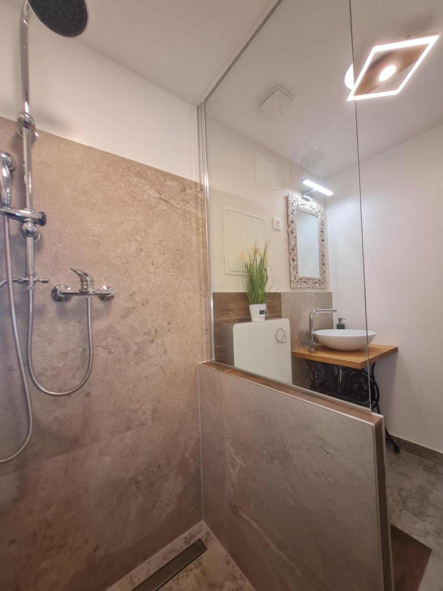 Csever Apartman Tata Exterior foto