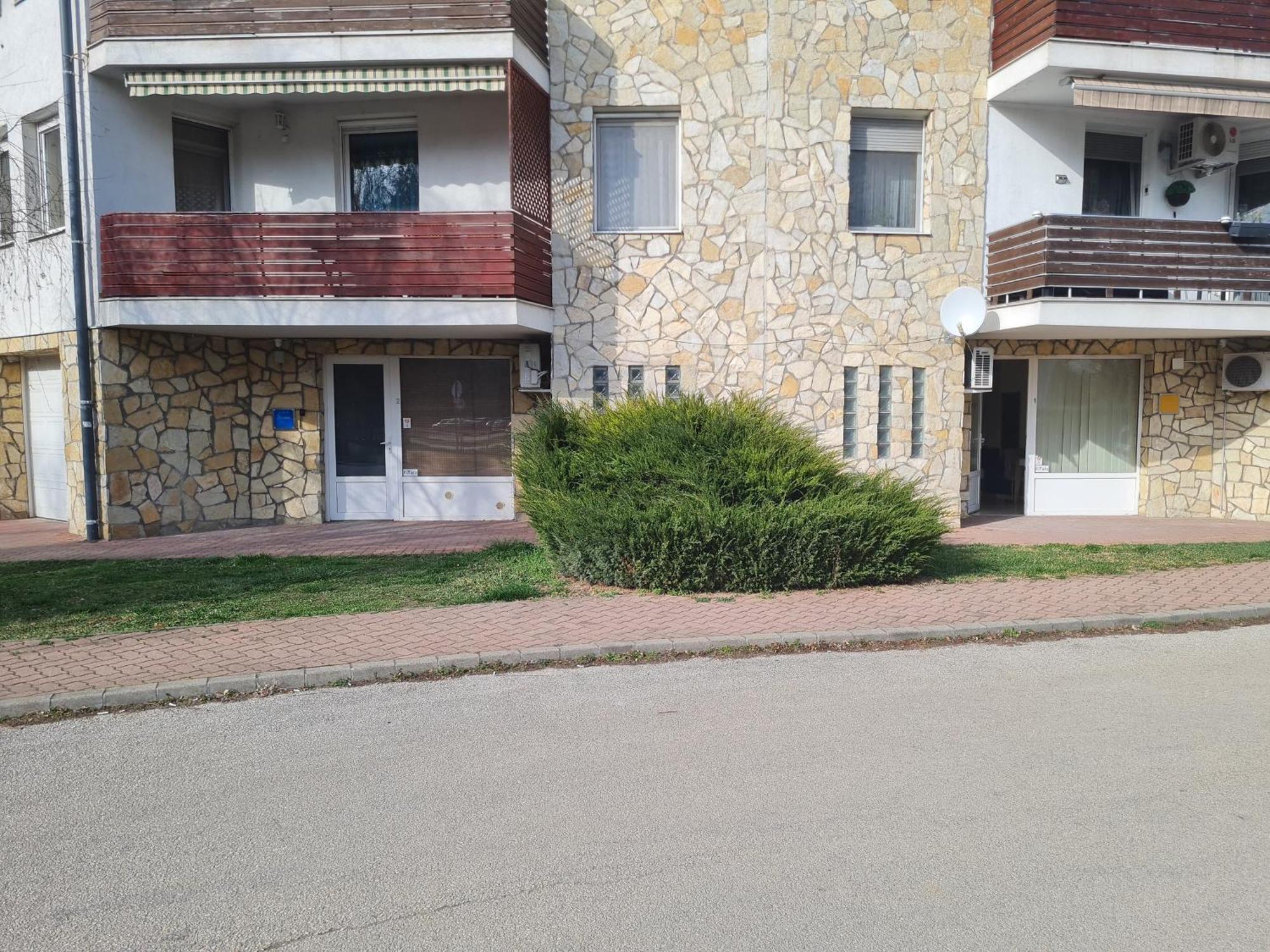Csever Apartman Tata Exterior foto