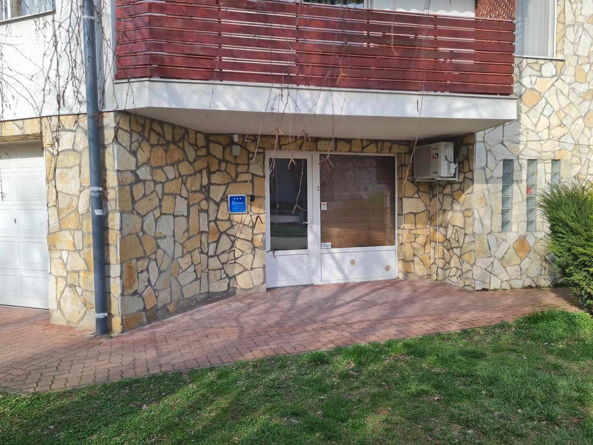 Csever Apartman Tata Exterior foto